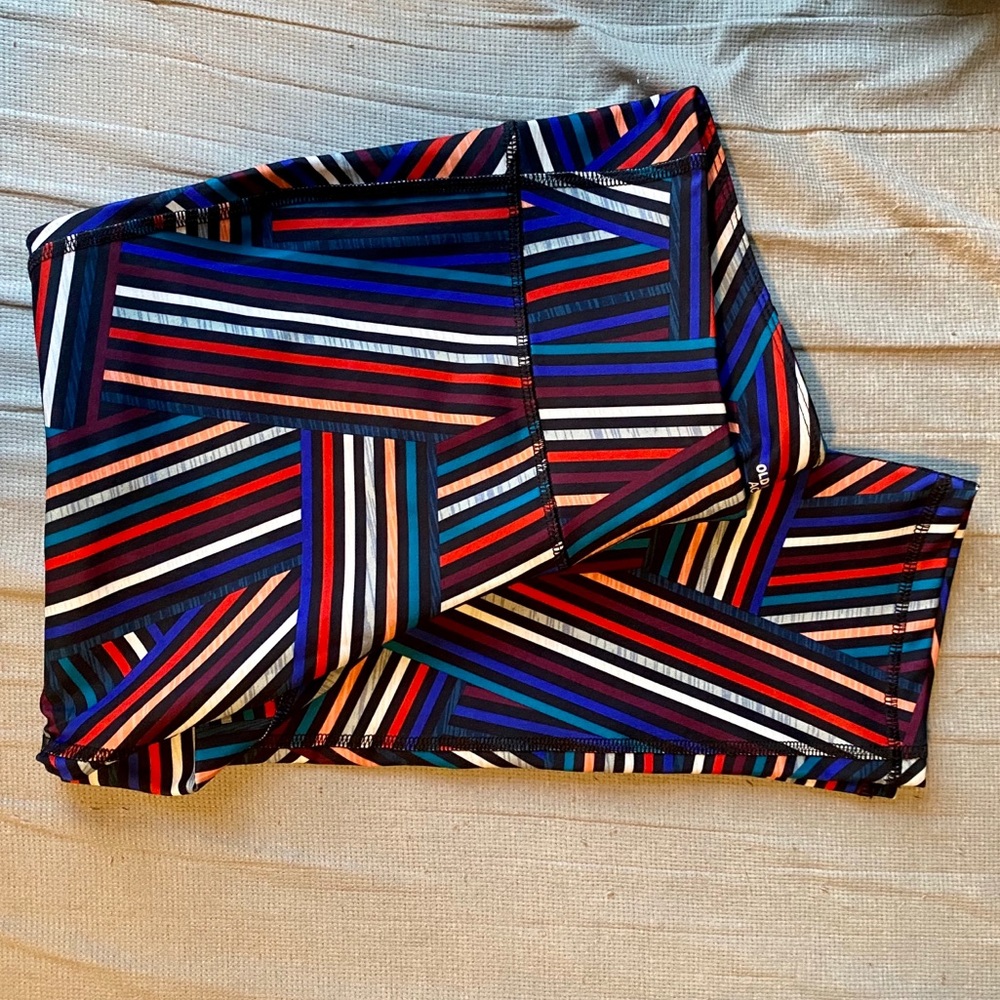 old navy cropped workout leggings